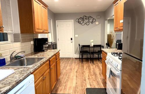 Rogers Park Appartement | Cozy 1BR Retreat Near Transit, Dining And Parking