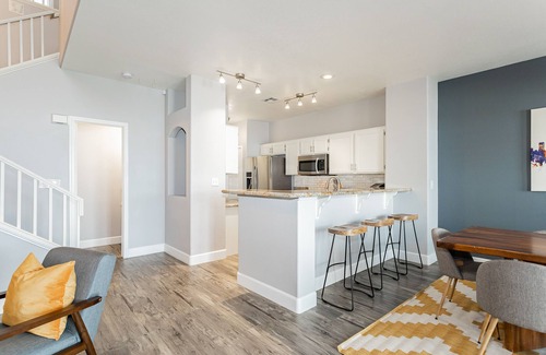 Spring Valley Maison | Cozy 2/2/.5 Townhome just 3 miles from Vegas Strip
