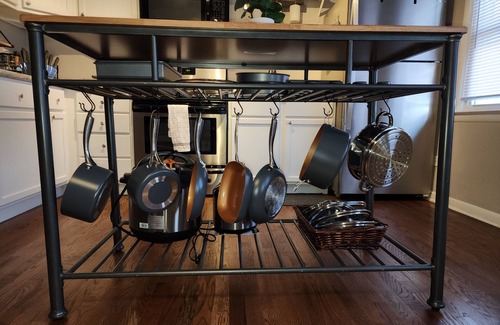 Geneva Appartement | Cozy 2 bd/1ba upper apt -Free WIFI, parking -1mi to Geneva 3rd & Chicago Metra