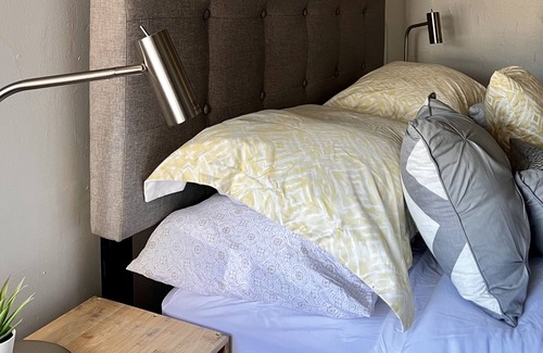 South Chicago Appartement | Cozy 2-bdr unit close to the beach w/ parking