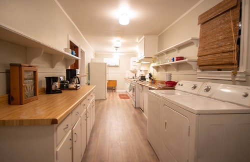Highland Park Maison | Cozy 2 Bdrm/1 Bath/Pet Friendly Home Close To Downtown.