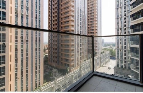 Pinagsama Copropriété | LA MADISON -2 ch près du centre commercial Grand Canal de Venise McKinley Hill BGC