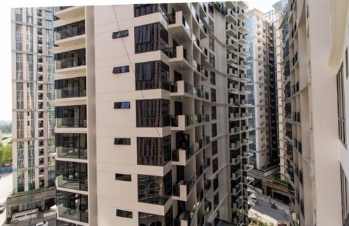 Pinagsama Copropriété | LA MADISON -2 ch près du centre commercial Grand Canal de Venise McKinley Hill BGC