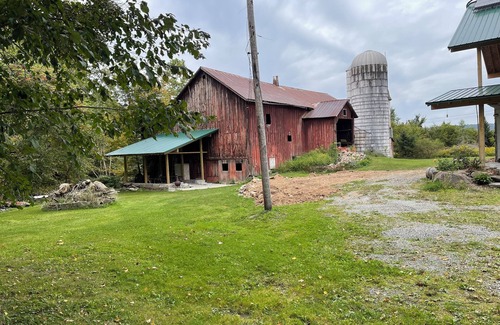 Mount Upton Appartement | Cozy 2 bed 2 bath apt. with porch, peaceful Riverfront in the NW Catskill area