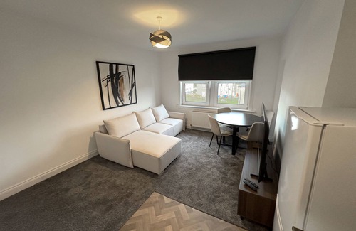Lesmahagow Appartement | Appartement-Economie-Salle de bain privée séparée-Vue sur la campagne