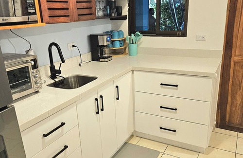 Coco Copropriété | Cozy 2 Bedroom Condo with AC and Pool in the Desirable Las Palmas Neighborhood