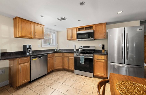 Columbia Heights Maison | Cozy 2 bedroom/1.5 bathroom English basement townhome. Spacious, safe, and family-friendly with open kitchen, dining area, and crib. Easy access to shops, restaurants, and DC attractions.