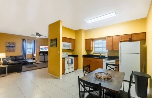 Pleasant Street Appartement | Cozy 2 Bedroom 1 Bathroom Downtown Bungalow