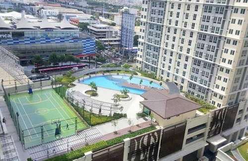 Bangkal Copropriété | Cozy 2-Bedroom 2-Bath condo San Lorenzo Place Makati WiFi 4KM NAIA