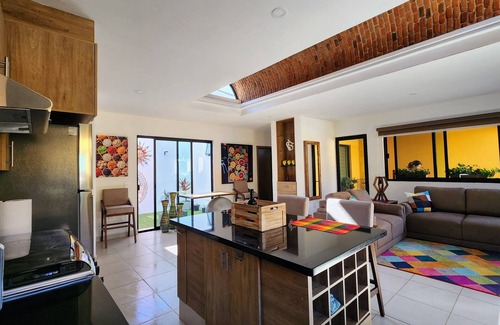 Ajijic Maison | cozy 2 bedroom 2 bathroom lake house in artsy Ajijic with fiber internet