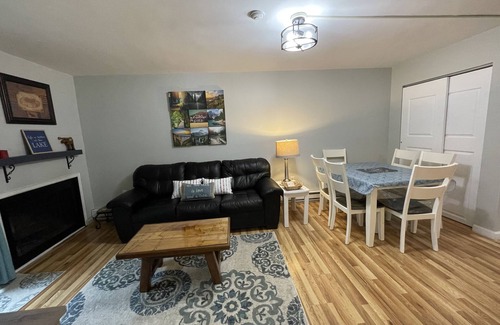 Weirs Beach Copropriété | Cozy 2 bedroom 2bath condo Weirs Beach Lake Winnipesaukee Laconia, NH Gunstock