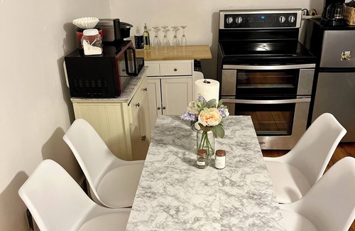 North Andover Appartement | Cozy 2-Bedroom Apartment with Summer Pool Access