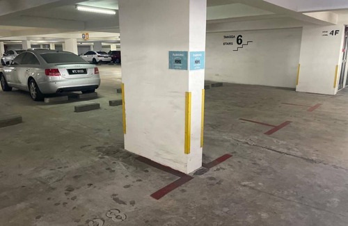 Taman Johor Jaya Appartement | Cozy 2-bedroom apartment in wonderful Johor Bahru with AC, fitness room