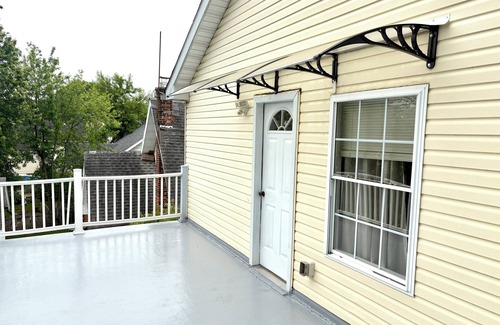 Forest Hill Appartement | Cozy 2-bedroom apartment with WiFi, AC, large outdoor balcony