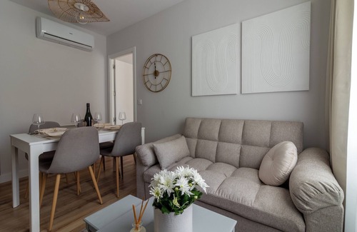 El Clot Appartement | Cozy 2-bedroom apartment in welcoming Barcelona with AC, WiFi