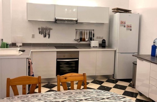 Son Antem Appartement | Cozy 2-bedroom apartment with WiFi, air-con and a rooftop terrace with bbq.
