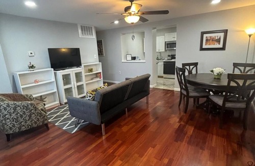 Nauck Appartement | Cozy 2-bedroom Apartment in Arlington Gem, minutes from DC