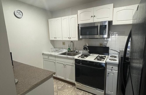 Nauck Appartement | Cozy 2-bedroom Apartment in Arlington Gem, minutes from DC