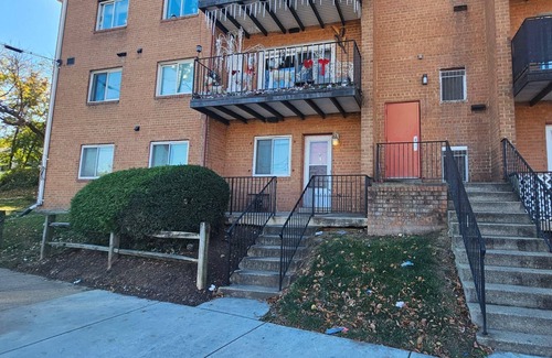Nauck Appartement | Cozy 2-bedroom Apartment in Arlington Gem, minutes from DC