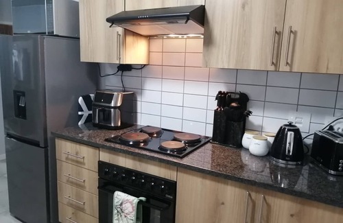 Nelspruit Appartement | Cozy 2-bedroom apartment in enjoyable Mbombela with AC