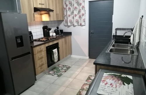 Nelspruit Appartement | Cozy 2-bedroom apartment in enjoyable Mbombela with AC