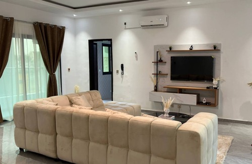 Deux Plateaux Appartement | Cozy 2-bedroom apartment in welcoming Abidjan with WiFi, AC