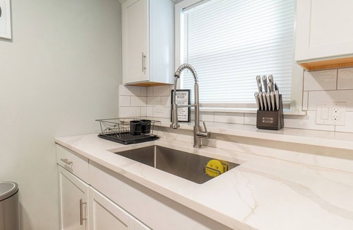 Saugus Appartement | Cozy 2-bedroom apartment near Boston with free Wi-Fi, parking, laundry & dryer