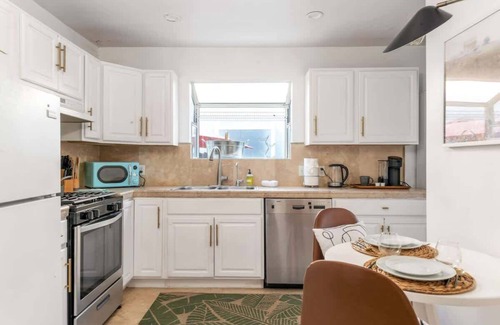 Los Angeles Maison | Cozy 2 Bedroom Bungalow in WeHo