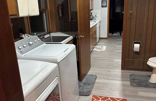 Anchor Bay Harbor Maison | Cozy 2-bedroom bungalow on Lake St Clair with plenty of room to dock your boat!