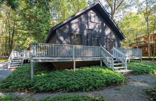 Albrightsville Cabine | Cozy 2-bedroom cabin located in the heart of the Poconos!
