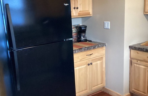 Big Stone City Cabine | Cozy 2-bedroom cabin with WiFi, AC in serene Big Stone City