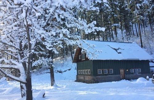 Leavenworth Cabine | Cozy 2-bedroom cabin in beautiful Leavenworth on 35 acres!