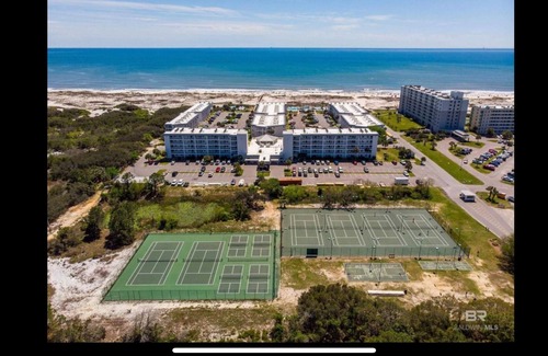 Fort Morgan Copropriété | Cozy 2-bedroom condo in charming Gulf Shores with fitness room, WiFi