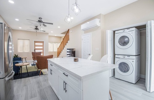 Coral Harbour Copropriété | Cozy 2-bedroom condo in a GATED COMMUNITY in lovely Nassau