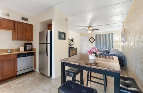 Papago Parkway Copropriété | Cozy 2-bedroom condo with AC in Prime Scottsdale