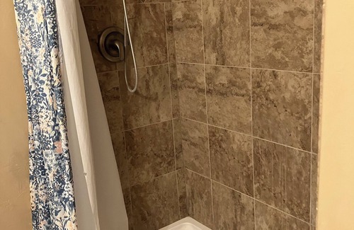 Casas Adobes Copropriété | Cozy 2-bedroom condo with WiFi, AC, and a community pool in serene Tucson.