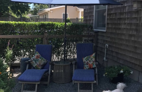 Bellport Maison | Cozy 2 bedroom Cottage. Steps to Restaurants, Shops and Fire Island Ferry