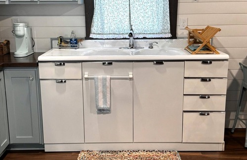 Petoskey Cabine | Cozy 2 Bedroom Cottage in the Woods, Near Enchanting Petoskey, MI, With WiFi