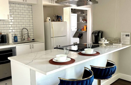 Kessler Maison | Cozy 2-bedroom duplex in quiet Kessler Park Bishop Arts with WiFi, AC