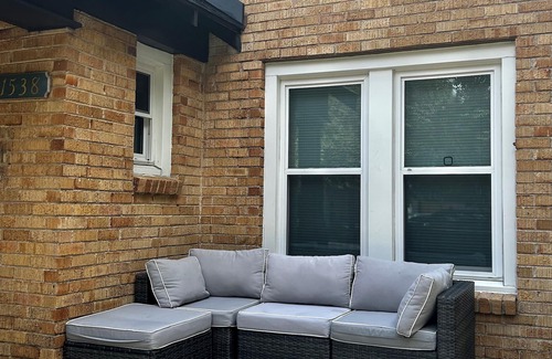 Kessler Maison | Cozy 2-bedroom duplex in quiet Kessler Park Bishop Arts with WiFi, AC