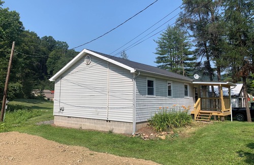 Benton Cabine | Cozy 2-bedroom Elk Grove cabin next to Ricketts Glen State Park