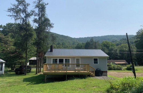 Benton Cabine | Cozy 2-bedroom Elk Grove cabin next to Ricketts Glen State Park