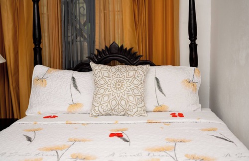 St. Ann's Bay Maison | Cozy 2-bedroom house in phenomenal St. Ann Parish with AC, WiFi
