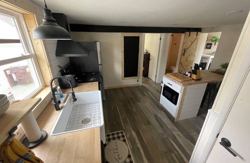 McKownville Maison | Cozy 2 bedroom home, Fast WIFI, Free Parking, BBQ