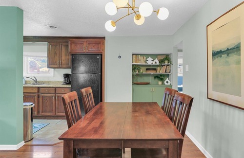 Champaign Maison | Cozy 2 Bedroom Home Mins from Downtown Champaign