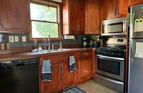 Oberlin Maison | Cozy 2 bedroom home, pleasant patio and fire-pit 1 block from Downtown Oberlin.