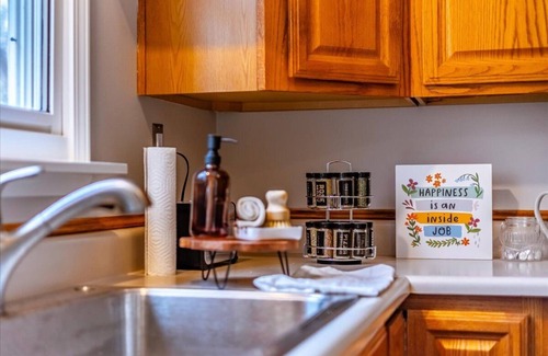 Kansas City Maison | Cozy 2-bedroom house in charming Kansas City with AC