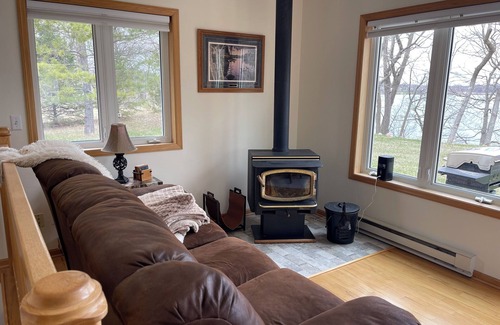 Farwell Cabine | Cozy 2-bedroom cabin on charming Grant Lake in Holmes City