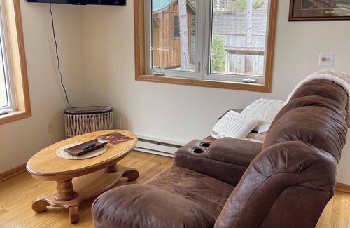 Farwell Cabine | Cozy 2-bedroom cabin on charming Grant Lake in Holmes City