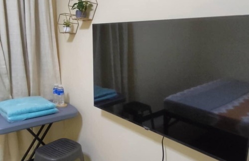 Bagac Cabine | Cozy 2-bedroom lodge with WiFi, AC in charming Bagac